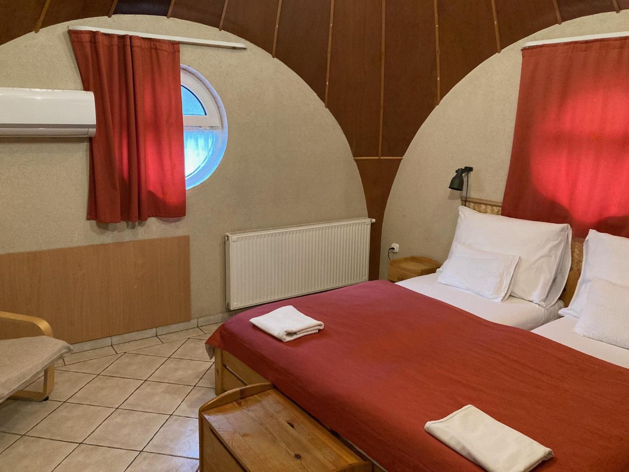 Hotel Nautilus Étterem és Panzió Dabas Exterior foto