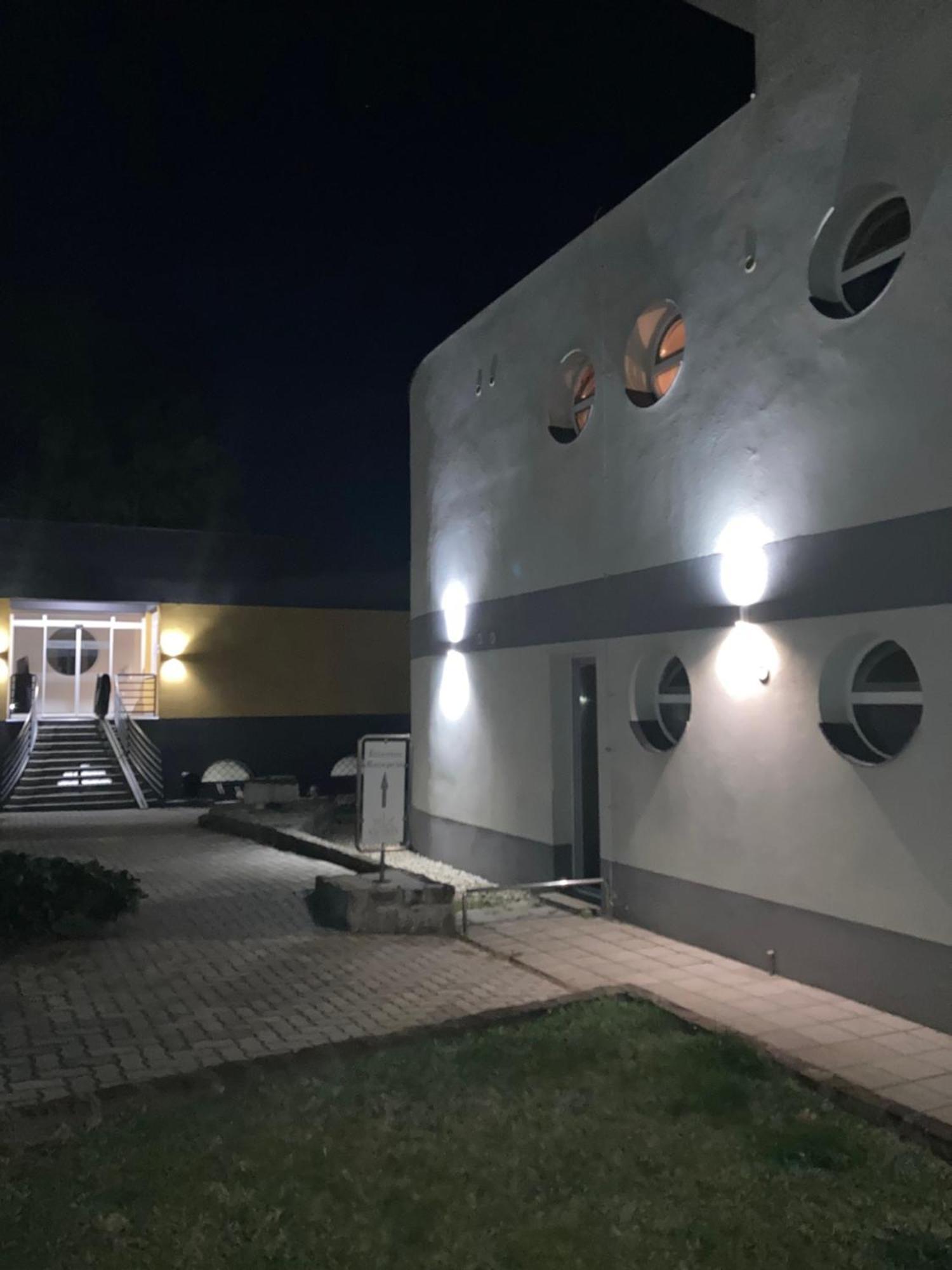 Hotel Nautilus Étterem és Panzió Dabas Exterior foto